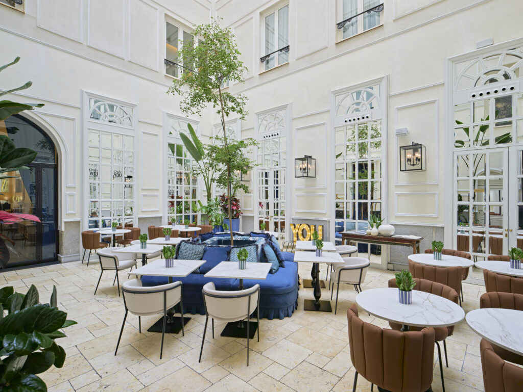 Espacio interior del patio del Only YOU Boutique Hotel Madrid